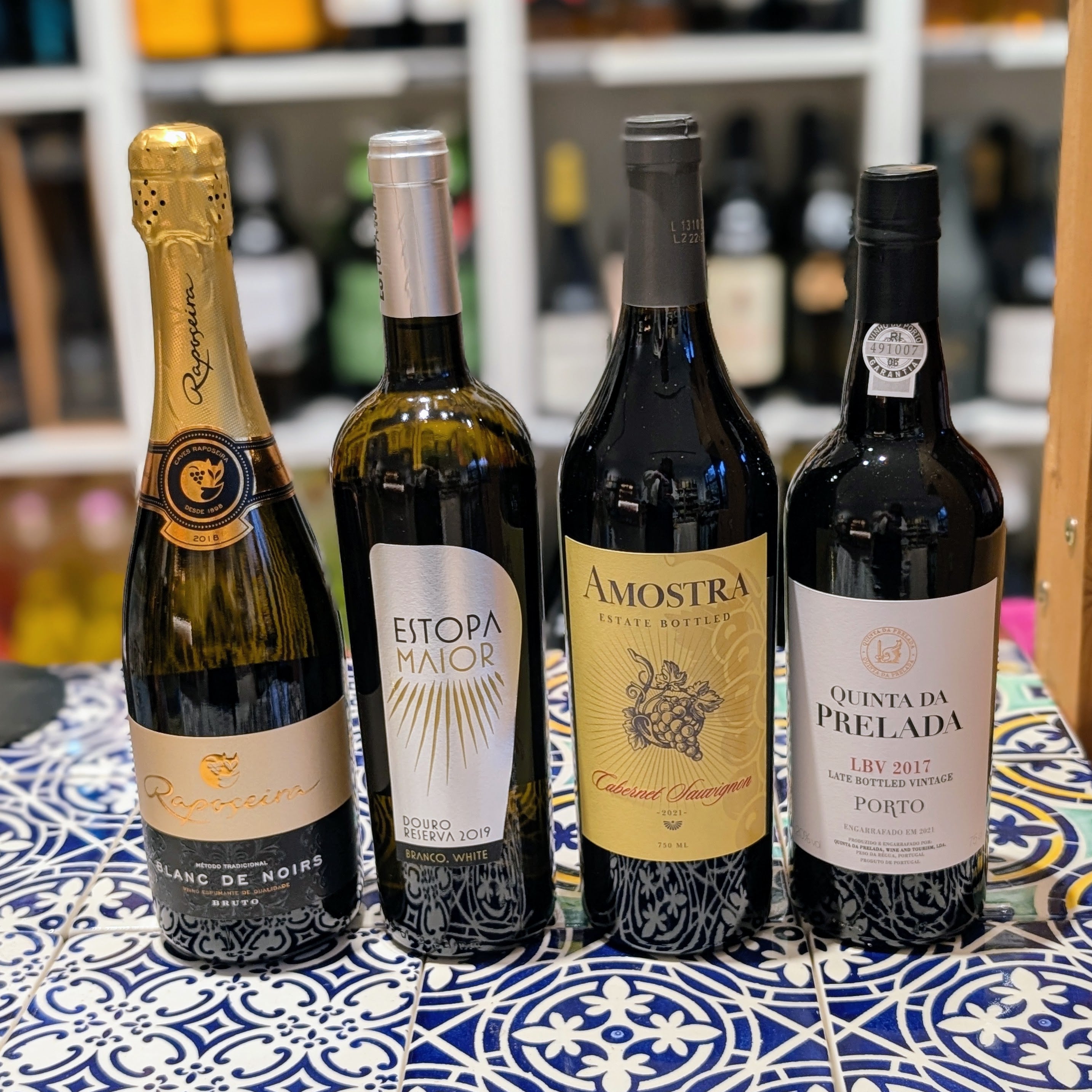 Julevin-Adventskalenderen: 4 flasker til Julens magiske stunder