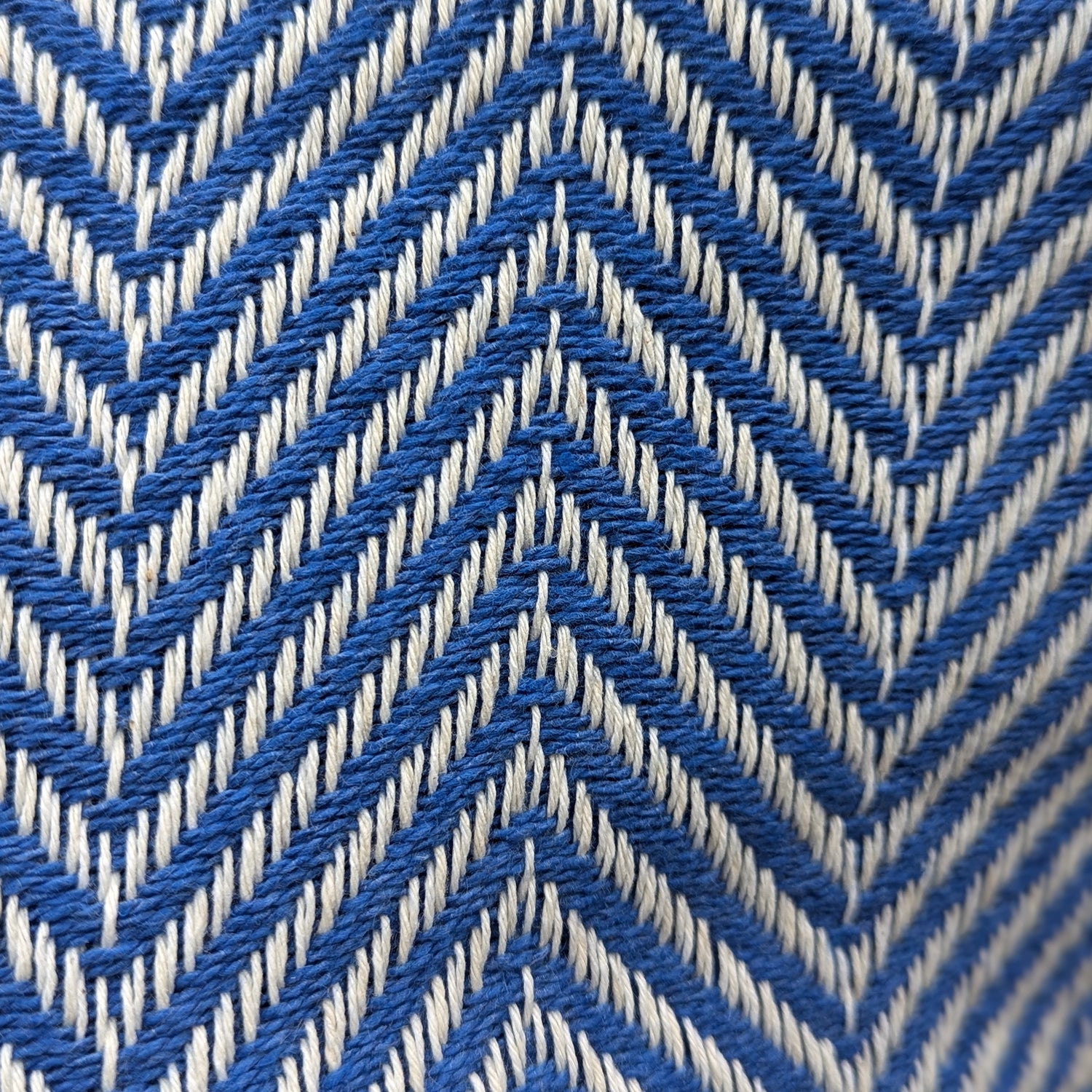 Plaid, vævet bomuld 135 x 200 cm., Sildebensmønster - Blå
