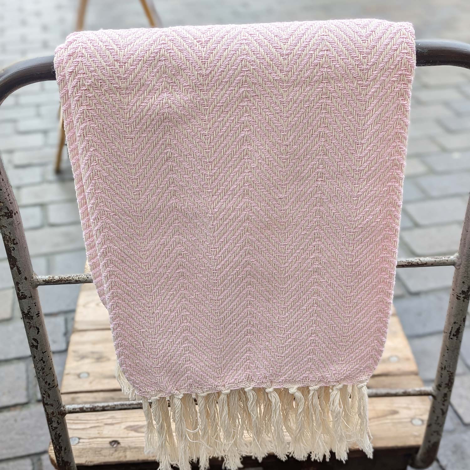 Plaid, vævet bomuld 135 x 200 cm., Sildebensmønster - Pink