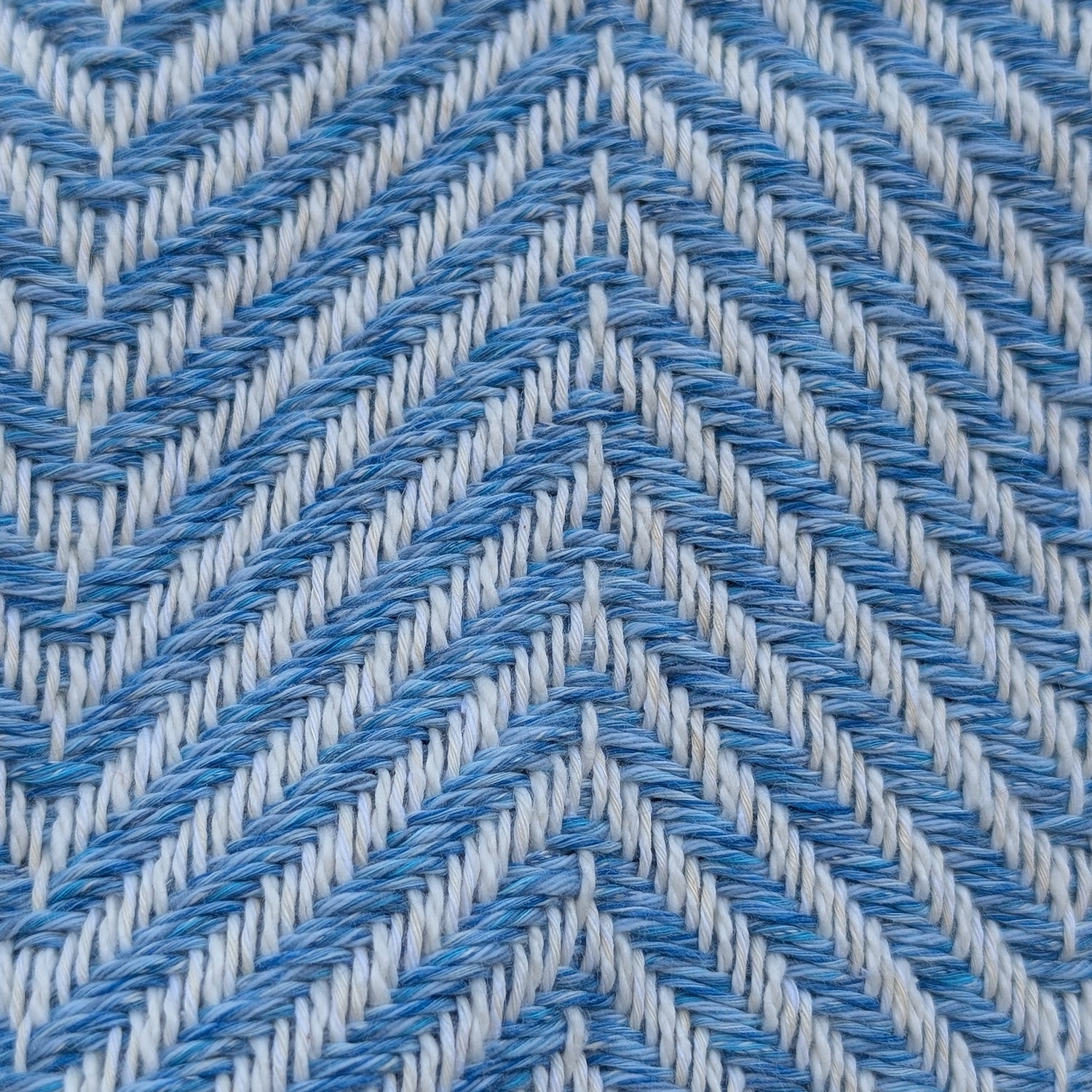 Plaid, vævet bomuld 135 x 200 cm., Sildebensmønster - Jeansblå